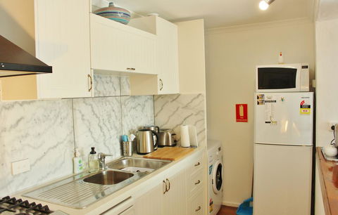 Million Dollar Views - Accommodation Gladstone 36