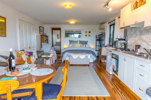 Million Dollar Views - Accommodation Gladstone 29