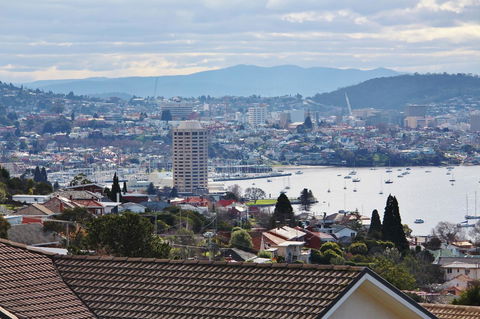 Million Dollar Views - Accommodation Gladstone 35