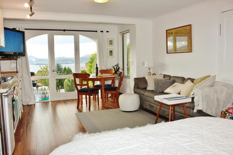 Million Dollar Views - Accommodation Gladstone 32