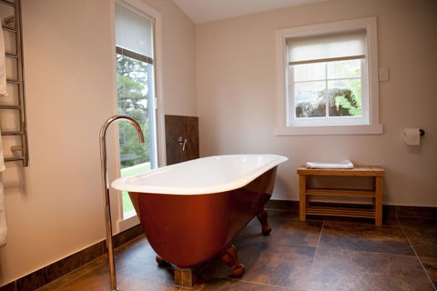 The Pear Cottage - Accommodation Gladstone 4