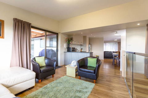 Mirramar House - Accommodation Gladstone 3