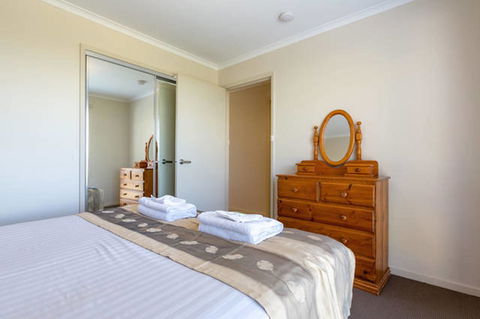 Mirramar House - Accommodation Gladstone 14