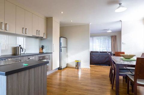 Mirramar House - Accommodation Gladstone 10