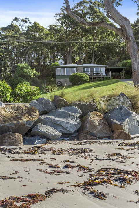 Summertime Cottage - Accommodation Gladstone 0