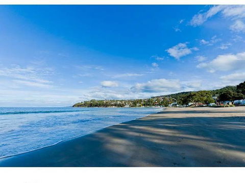 The Ultimate Beach House - Accommodation Gladstone 0