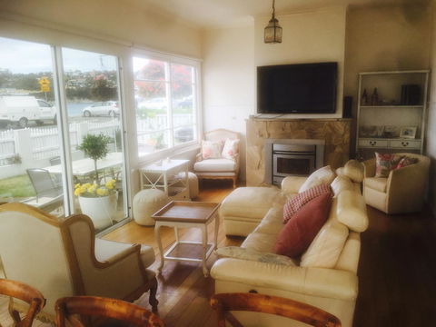 The Ultimate Beach House - Accommodation Gladstone 15