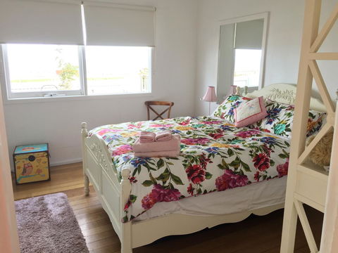 The Ultimate Beach House - Accommodation Gladstone 17