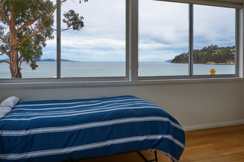 The Ultimate Beach House - Accommodation Gladstone 7