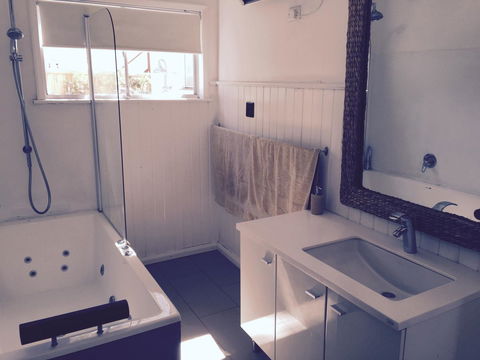 The Ultimate Beach House - Accommodation Gladstone 22