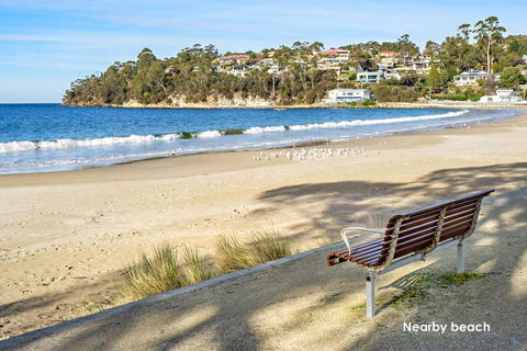 The Ultimate Beach House - Accommodation Gladstone 1