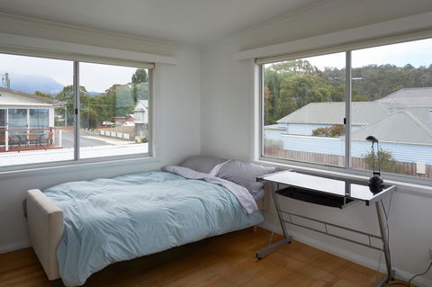 The Ultimate Beach House - Accommodation Gladstone 6