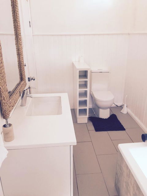 The Ultimate Beach House - Accommodation Gladstone 14