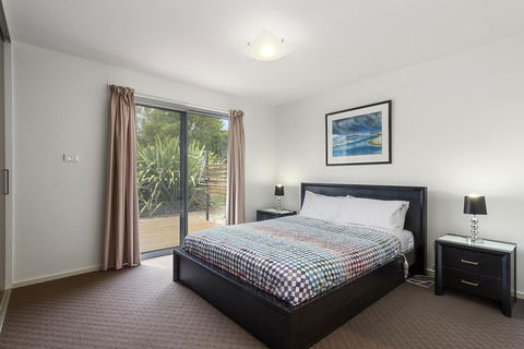 170 Hazards View Drive - Unit 2 - Accommodation Gladstone 7