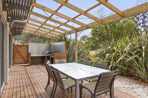170 Hazards View Drive - Unit 2 - Accommodation Gladstone 12