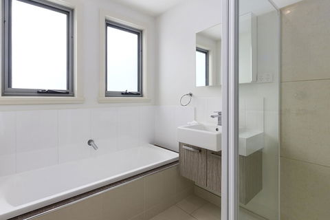170 Hazards View Drive - Unit 2 - Accommodation Gladstone 10