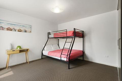 170 Hazards View Drive - Unit 2 - Accommodation Gladstone 8