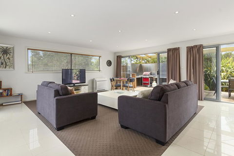 170 Hazards View Drive - Unit 2 - Accommodation Gladstone 3
