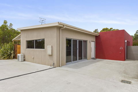 170 Hazards View Drive - Unit 2 - Accommodation Gladstone 0