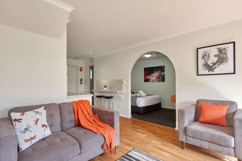 Elphin Serviced Apartments - Accommodation Gladstone 11