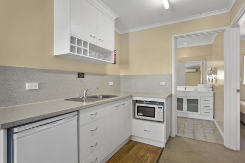 Elphin Serviced Apartments - Accommodation Gladstone 39