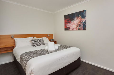 Elphin Serviced Apartments - Accommodation Gladstone 2