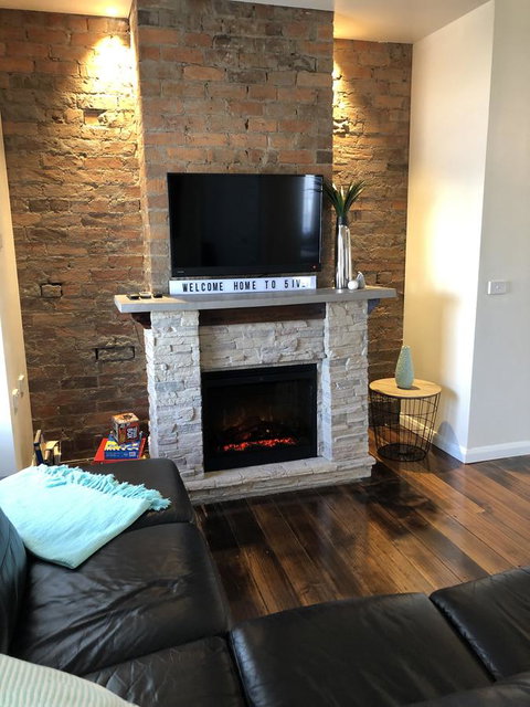 Apartment 5ive - Accommodation Gladstone 2