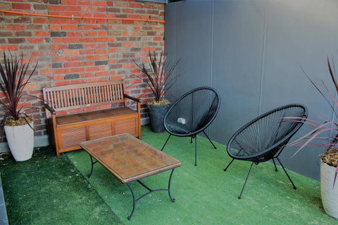 Apartment 5ive - Accommodation Gladstone 8