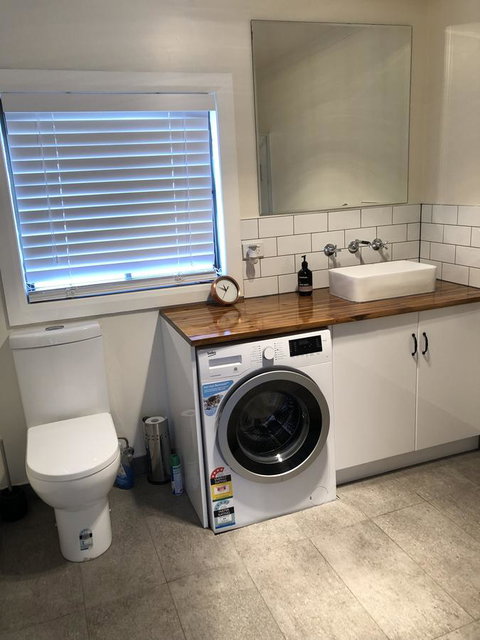 Apartment 5ive - Accommodation Gladstone 3