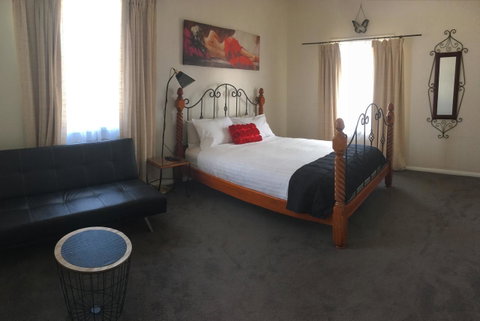 Apartment 5ive - Accommodation Gladstone 7