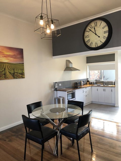 Apartment 5ive - Accommodation Gladstone 1