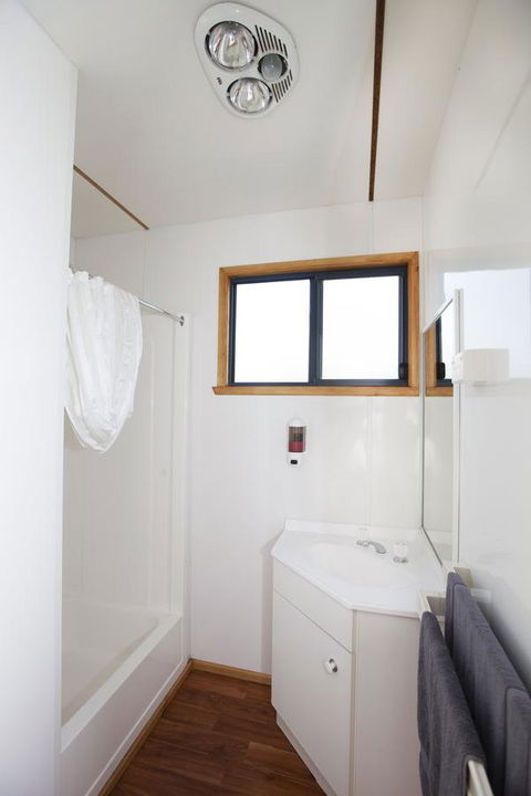 Seven Mile Beach Cabin And Caravan Park - Accommodation Gladstone 17