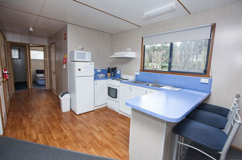 Seven Mile Beach Cabin And Caravan Park - Accommodation Gladstone 3