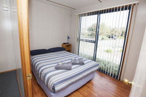 Seven Mile Beach Cabin And Caravan Park - Accommodation Gladstone 7