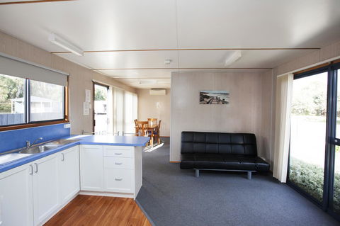 Seven Mile Beach Cabin And Caravan Park - Accommodation Gladstone 6