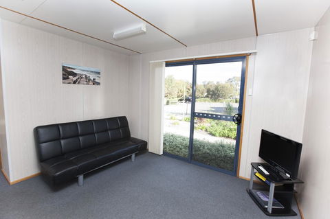 Seven Mile Beach Cabin And Caravan Park - Accommodation Gladstone 18