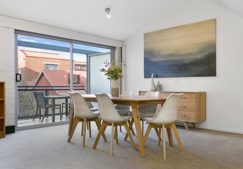 Sullivans Cove Apartments - Accommodation Gladstone 0