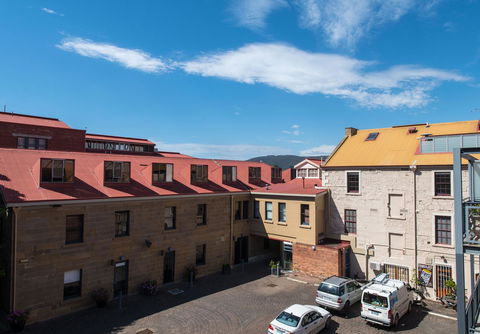 Sullivans Cove Apartments - Accommodation Gladstone 8