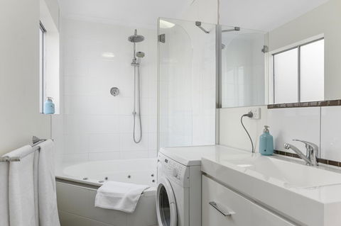 Trinity Hill Apartments - Accommodation Gladstone 2
