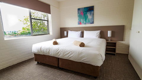 Adina Place Motel Apartments - Accommodation Gladstone 2