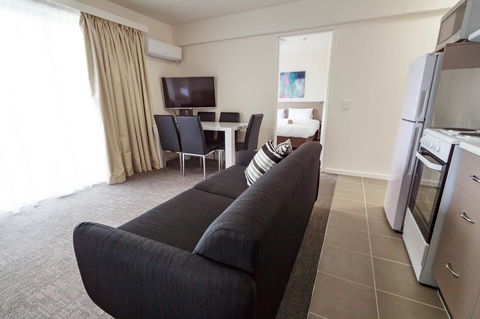 Adina Place Motel Apartments - Accommodation Gladstone 6