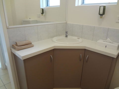 Adina Place Motel Apartments - Accommodation Gladstone 39
