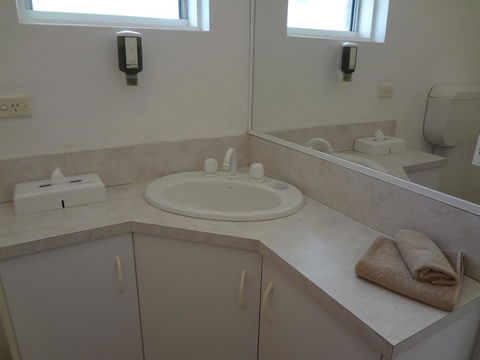 Adina Place Motel Apartments - Accommodation Gladstone 31
