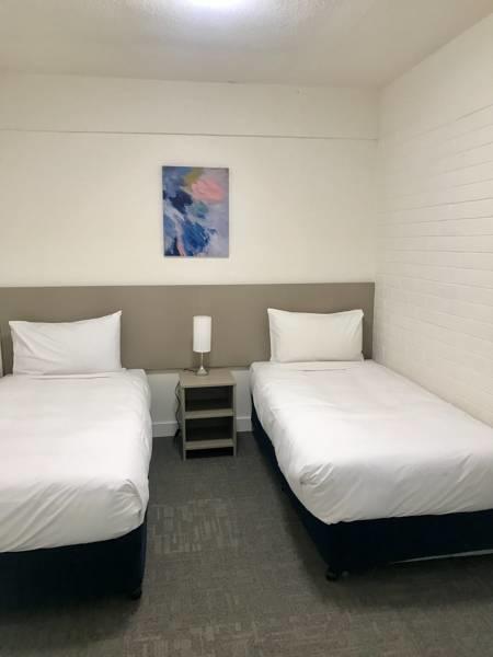 Adina Place Motel Apartments - Accommodation Gladstone 10