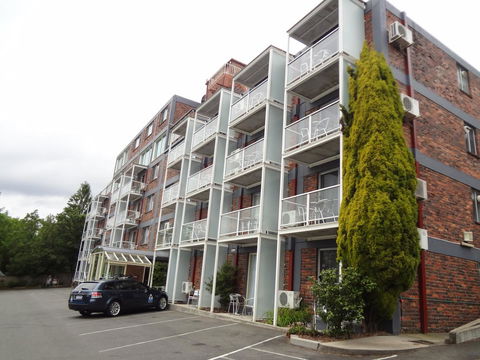 Adina Place Motel Apartments - Accommodation Gladstone 0