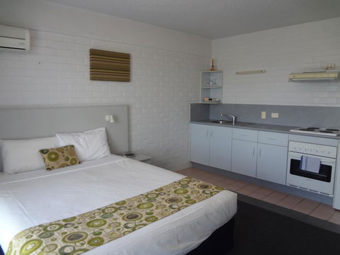 Adina Place Motel Apartments - Accommodation Gladstone 32