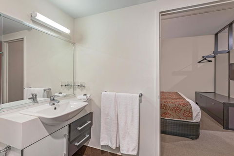 Mantra One Sandy Bay Road - Accommodation Gladstone 21