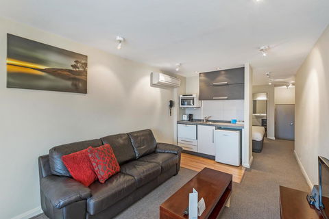 Mantra One Sandy Bay Road - Accommodation Gladstone 30