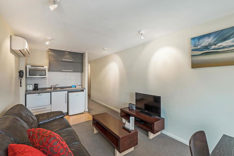 Mantra One Sandy Bay Road - Accommodation Gladstone 29