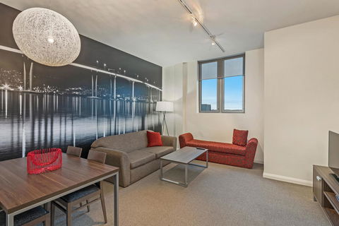 Mantra One Sandy Bay Road - Accommodation Gladstone 3